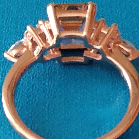 Beautiful morganite simulant ring. - Picture 3 of 8